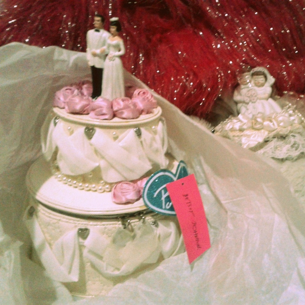 Betsey Johnson RARE Wedding Cake Handbag! *NWT*